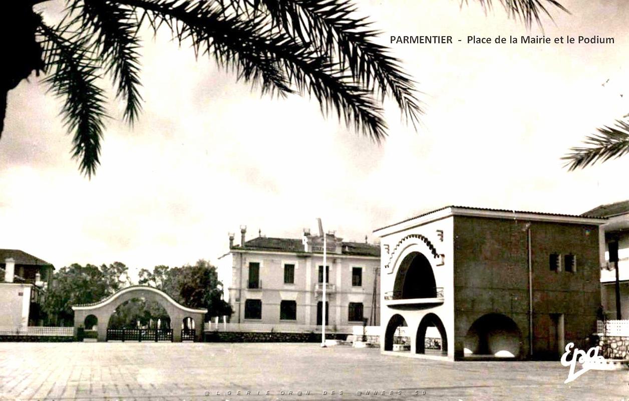 Parmentier - La Place de la Mairie et le Podium.jpg